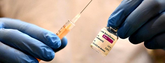 Portugal recomenda administração vacina da AstraZeneca em pessoas acima de 60 anos
