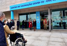 Problema informático e presenças por confirmar criam filas para vacina contra a Covid-19 na Maia