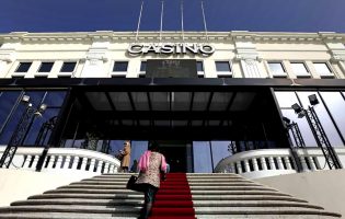 Quatro trabalhadores despedidos do Casino da Póvoa de Varzim apresentaram-se ao serviço