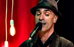 Músico vilacondense Paulo Praça em concerto de apoio à Associação Portuguesa de Paramiloidose