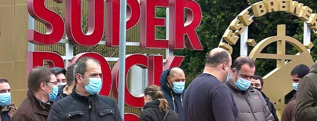 Trabalhadores da Super Bock e administração da empresa retomam negociações salariais