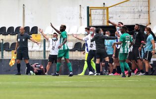 Rio Ave supera dérbi com o Varzim para a Taça da Liga em triunfo decidido nas grandes penalidades