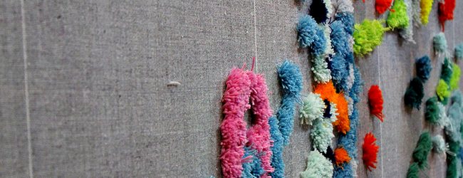 Ex-aluna do IPVC recupera técnica milenar tufting para tapeçarias e abre empresa em Famalicão