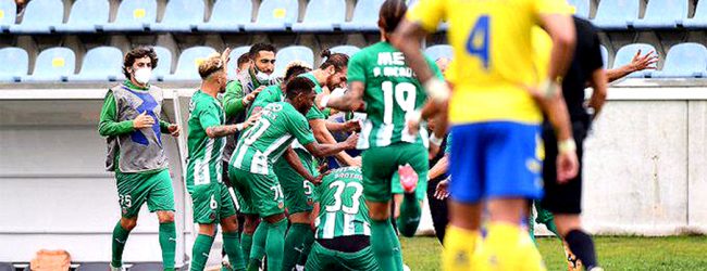Rio Ave elimina Arouca com golo de Aderllan Santos e passa à fase de grupos da Taça da Liga