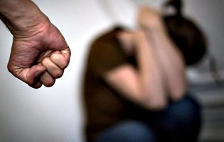 Tribunal condena homem que agredia namorada grávida em Famalicão a quatro anos de prisão