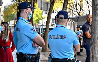 PSP detém 16 pessoas e apreende milhares de artigos alegadamente contrafeitos em Santo Tirso