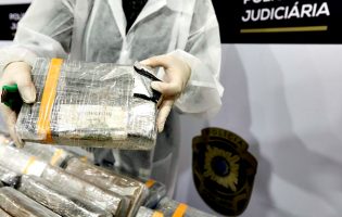 Mais de mil quilos de cocaína aprendidos pela Polícia Judiciária no Porto ocultos em tijoleiras