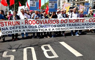 Motoristas da Agros manifestaram-se esta sexta feira na AgroSemana da Póvoa de Varzim