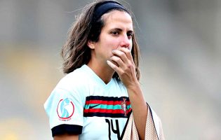 Capitã da seleção feminina de futebol considera casos de assédio sexual uma “tristeza profunda”
