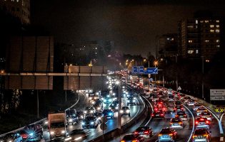 2 em cada 3 residentes na Área Metropolitana do Porto utilizam carro para ir trabalhar ou estudar