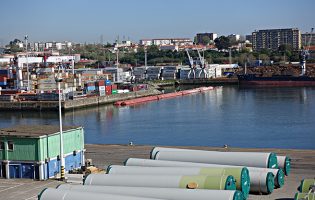 Camiões que entrem no Terminal de Contentores do Porto de Leixões trabalham com normalidade