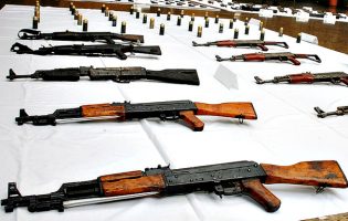 Homem detido pela Polícia Judiciária em Matosinhos por tráfico internacional de armas