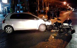 Homem de 26 anos morre em colisão frontal de mota com carro na marginal de Vila do Conde