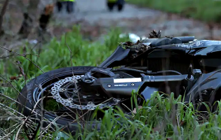 Motociclista transportado para o hospital em estado grave após despiste na Póvoa de Varzim