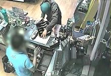 Homem assalta loja de compra e venda de ouro na Póvoa de Varzim e foge após agredir o dono