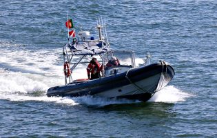 Homem resgatado do mar da praia de Vila Chã em Vila do Conde depois de traumatismo na coluna
