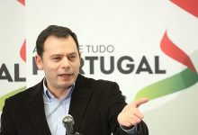 Líder do PSD Luís Montenegro acusa Governo de estar de “costas voltadas” para os agricultores