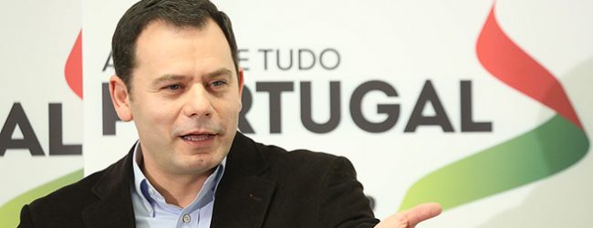 Líder do PSD Luís Montenegro acusa Governo de estar de “costas voltadas” para os agricultores