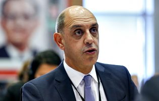 Ministro da Saúde Manuel Pizarro diz que SNS tem problemas mas continua a ser “porto seguro”