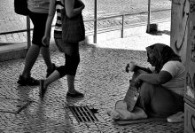 Número de pessoas em risco de pobreza em Portugal aumentou para 17% em 2022