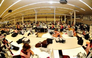 PCP questiona sobre despedimentos em fábricas de Arcos de Valdevez e Vila Nova de Famalicão