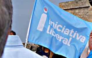Líder da Iniciativa Liberal Rui Rocha acusa Pedro Nuno Santos de acumular “nódoas no currículo”