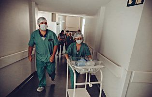 Quase mil queixas por incumprimento do direito dos doentes a terem acompanhante nos Hospitais