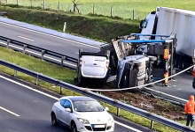 Autoestrada A28 cortada em Vila o Conde após despiste de camião que transportava carros