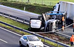 Autoestrada A28 reabriu ao trânsito pelas 16 horas após despiste de camião em Vila do Conde