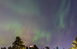 Portugal viu o céu pintado de auroras boreais de Norte a Sul do País na noite desta sexta-feira