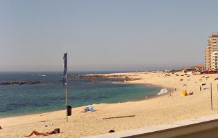 Praias da Póvoa de Varzim e Matosinhos interditas a banhos por E. Coli e Enterococcus