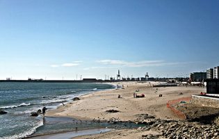 Banhos desaconselhados na praia de Matosinhos pela terceira vez nesta época balnear
