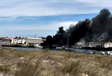 Duas embarcações a arder nos Estaleiros de Vila do Conde