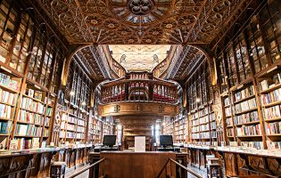 Livrarias de rua no Porto persistem enquanto houver leitores apesar de futuro incerto