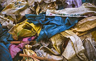 Empresas de reciclagem têxtil antecipam problemas em 2025 devido à ‘fast fashion’