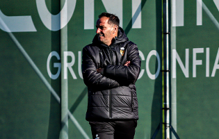 Treinador do Rio Ave Petit quer equipa com mais “maturidade” no duelo com Estrela da Amadora