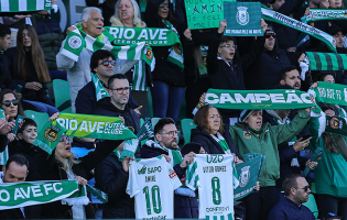 ‘Bis’ de Clayton carrega Rio Ave para vitória sobre o Nacional por 2-1 em Vila do Conde