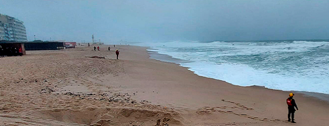 Buscas por homem desaparecido no mar da Póvoa de Varzim terminaram às 17:45 horas