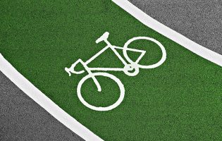 Meia centena de pessoas pedalaram pelo Porto para pedir mais segurança nas estradas