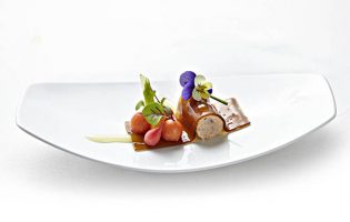 Restaurantes de duas ‘chefs’ portuguesas distinguidos com uma estrela Michelin