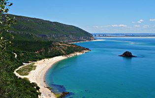 Há 404 praias com bandeira azul este ano em Portugal continental e ilhas dos Açores e Madeira