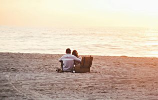 Em dia de sol e sem luz devido a apagão geral do País “foi tudo” para a praia na Póvoa de Varzim