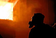 96 bombeiros combatem incêndio em empresa de recolha e gestão de resíduos na Póvoa de Varzim