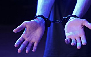 PJ apanha na Póvoa de Varzim homem condenado a mais de 15 anos de prisão por “crimes graves”