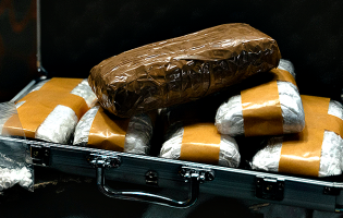 PSP detém 5 suspeitos de tráfico de droga e apreende heroína, cocaína e haxixe no Porto