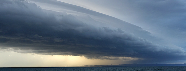 Fenómeno meteorológico raro de “nuvens rolo” visto em praias da região Norte e Centro do País