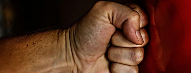 Prisão preventiva para homem de 45 anos detido por violência doméstica sobre mulher e filha
