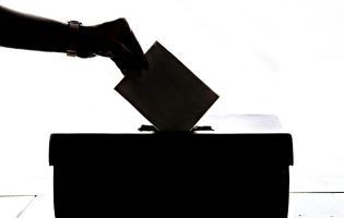 8 presidentes de câmara do PS e PCP em final de mandato candidatam-se a municípios vizinhos