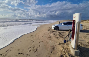 Imagem de posto “Supercharger” da Tesla na praia da Azurara em Vila do Conde é verdadeira?