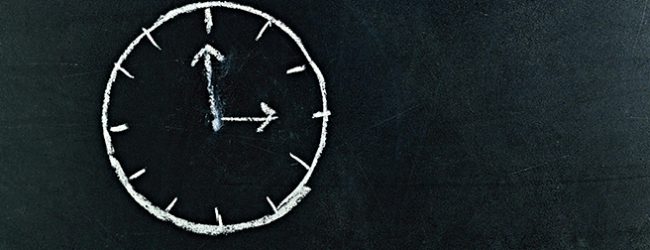 A hora muda na madrugada deste domingo e vai poder dormir mais uma hora no fim-de-semana